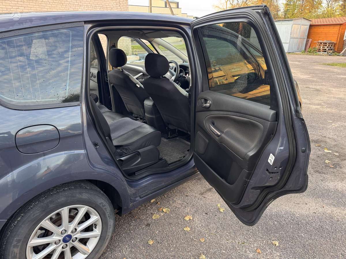 Ford S-MAX 2011 — photo 15