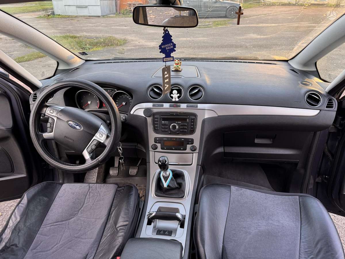 Ford S-MAX 2011 — photo 16