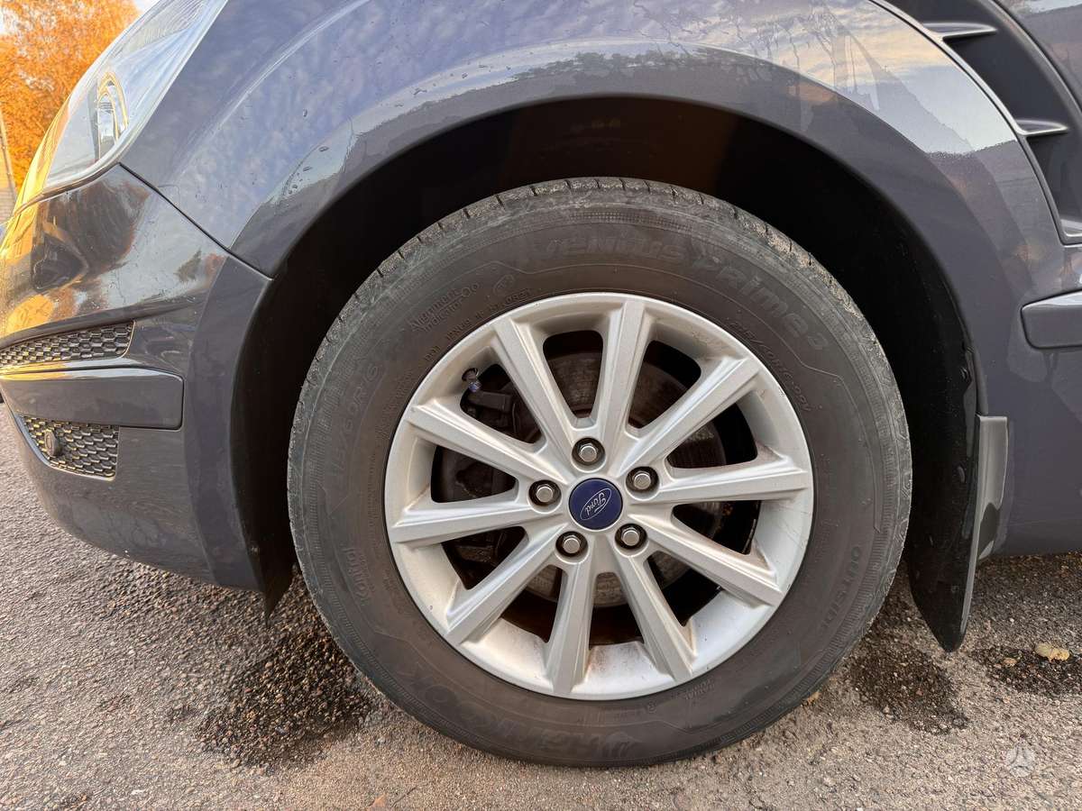 Ford S-MAX 2011 — photo 17