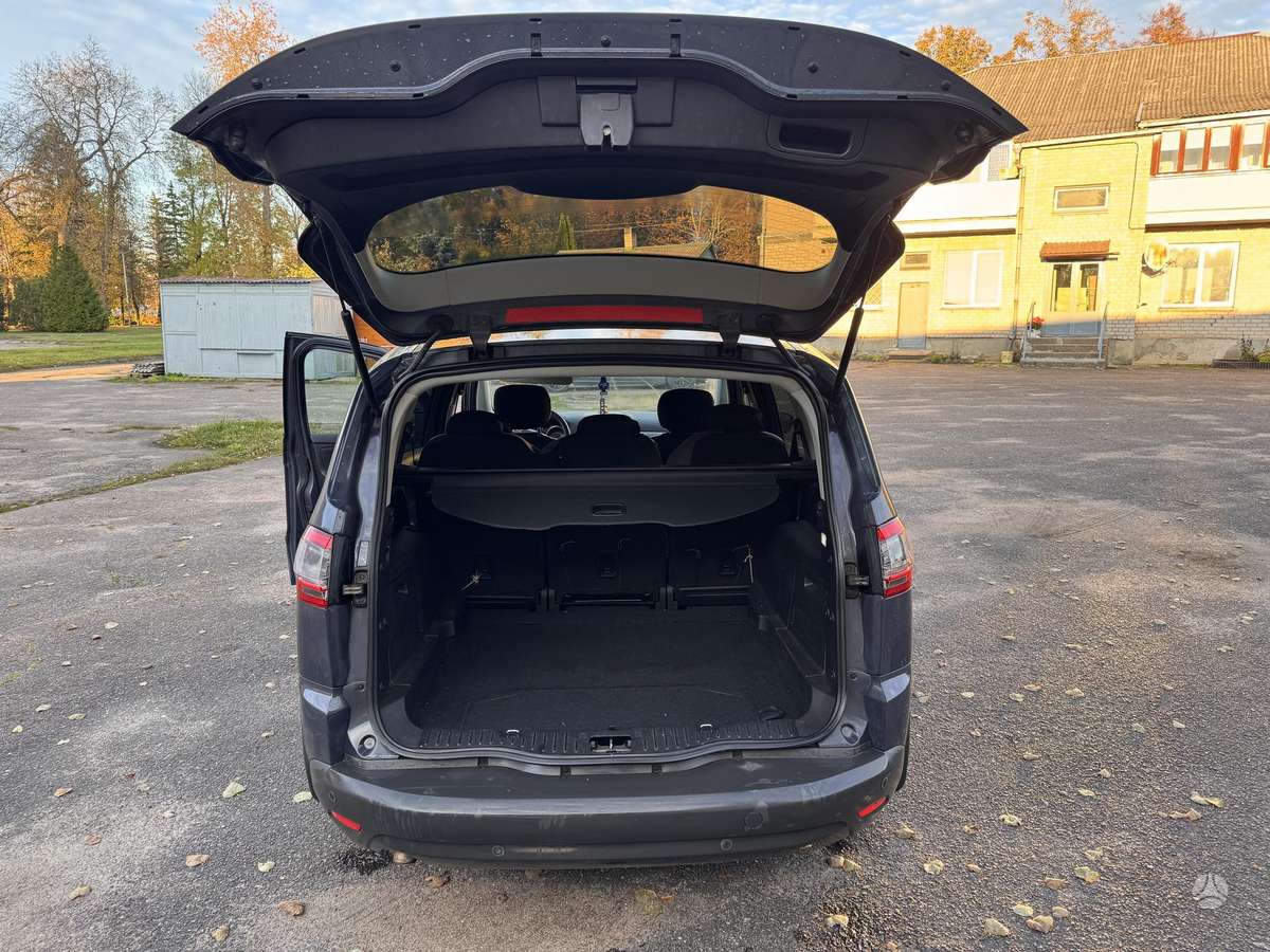 Ford S-MAX 2011 — photo 18