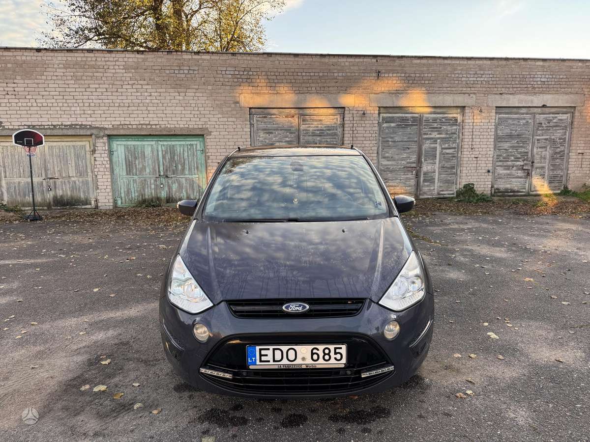 Ford S-MAX 2011 — rear view
