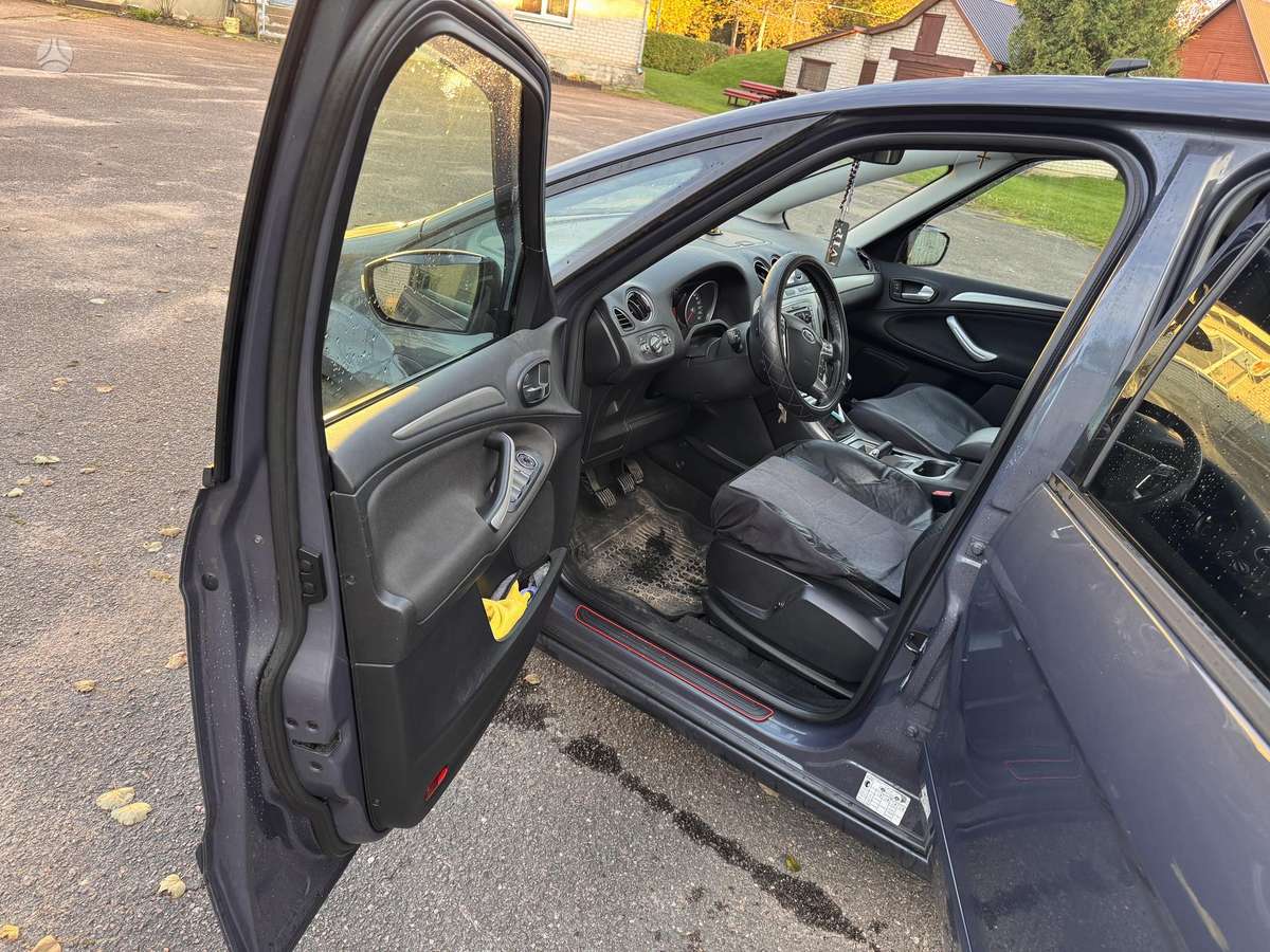 Ford S-MAX 2011 — photo 8