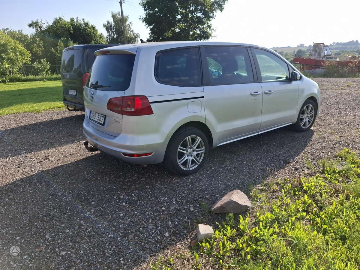 Volkswagen Sharan 2010 — вигляд ззаду