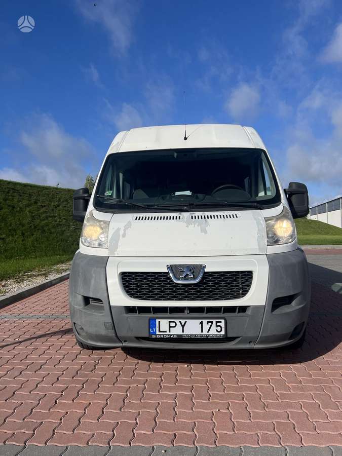 Peugeot Boxer 2010 — interior