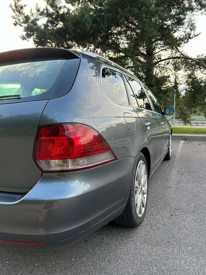Volkswagen Golf 2009 — engine 1598 cm³, 105 HP (77kW)
