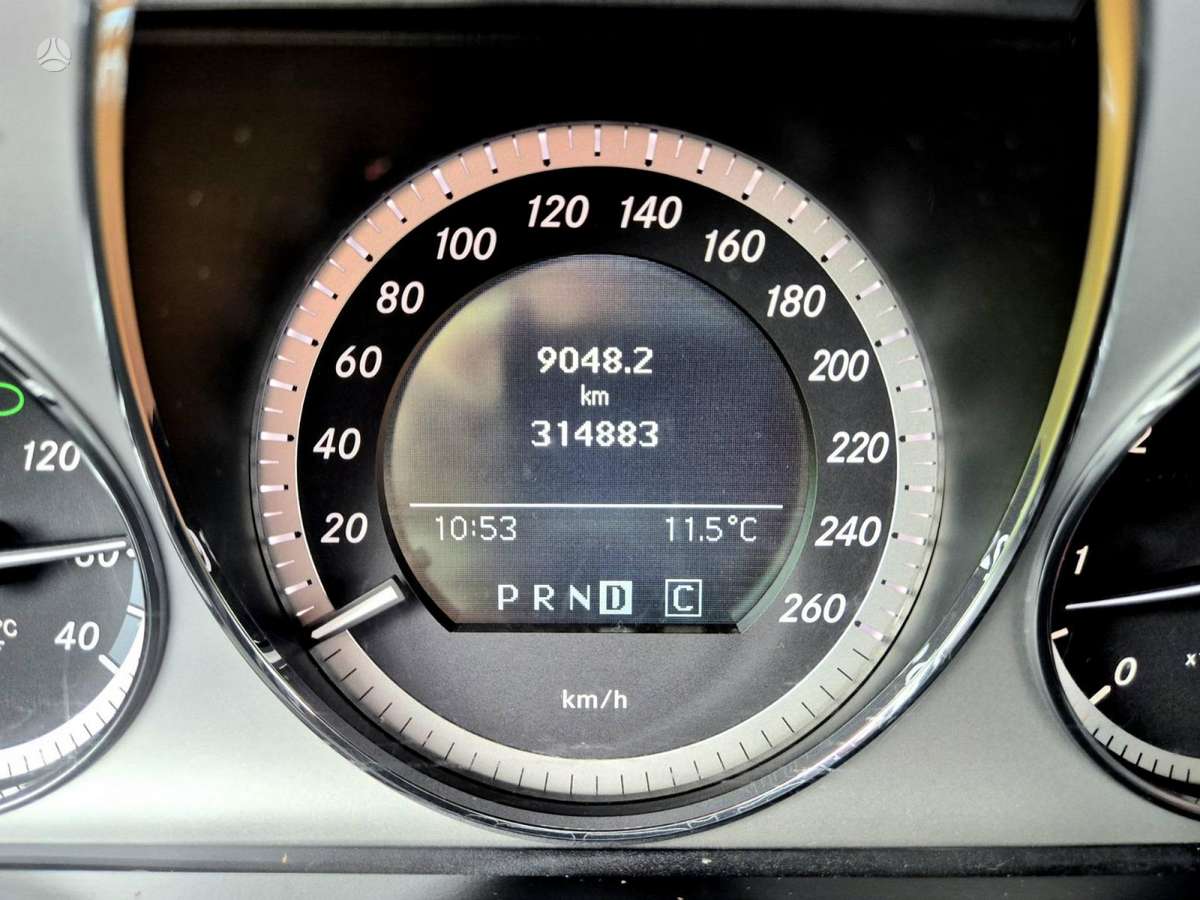 Mercedes-Benz GLK220 2010 — photo 12