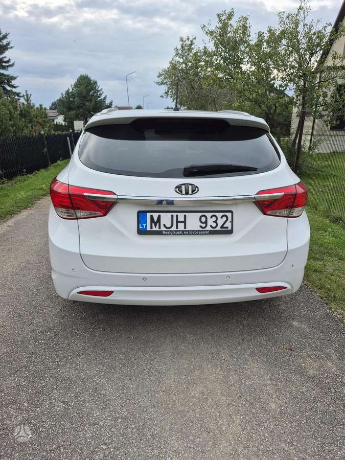 Hyundai i40 2011 — салон