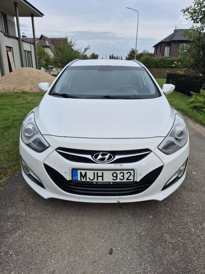 Hyundai i40 2011 — двигун 1685 cm³, 116 HP (85kW)