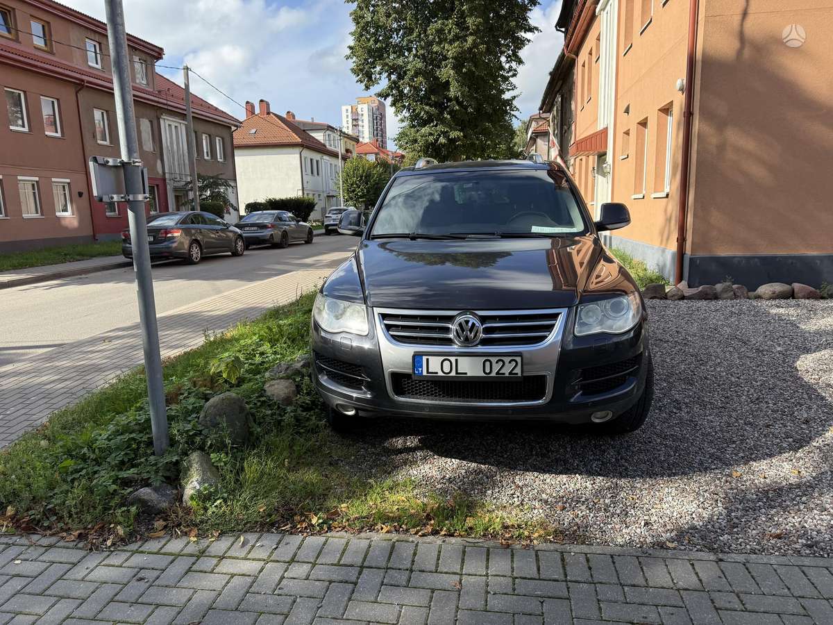 Volkswagen Touareg 2007 — rear view