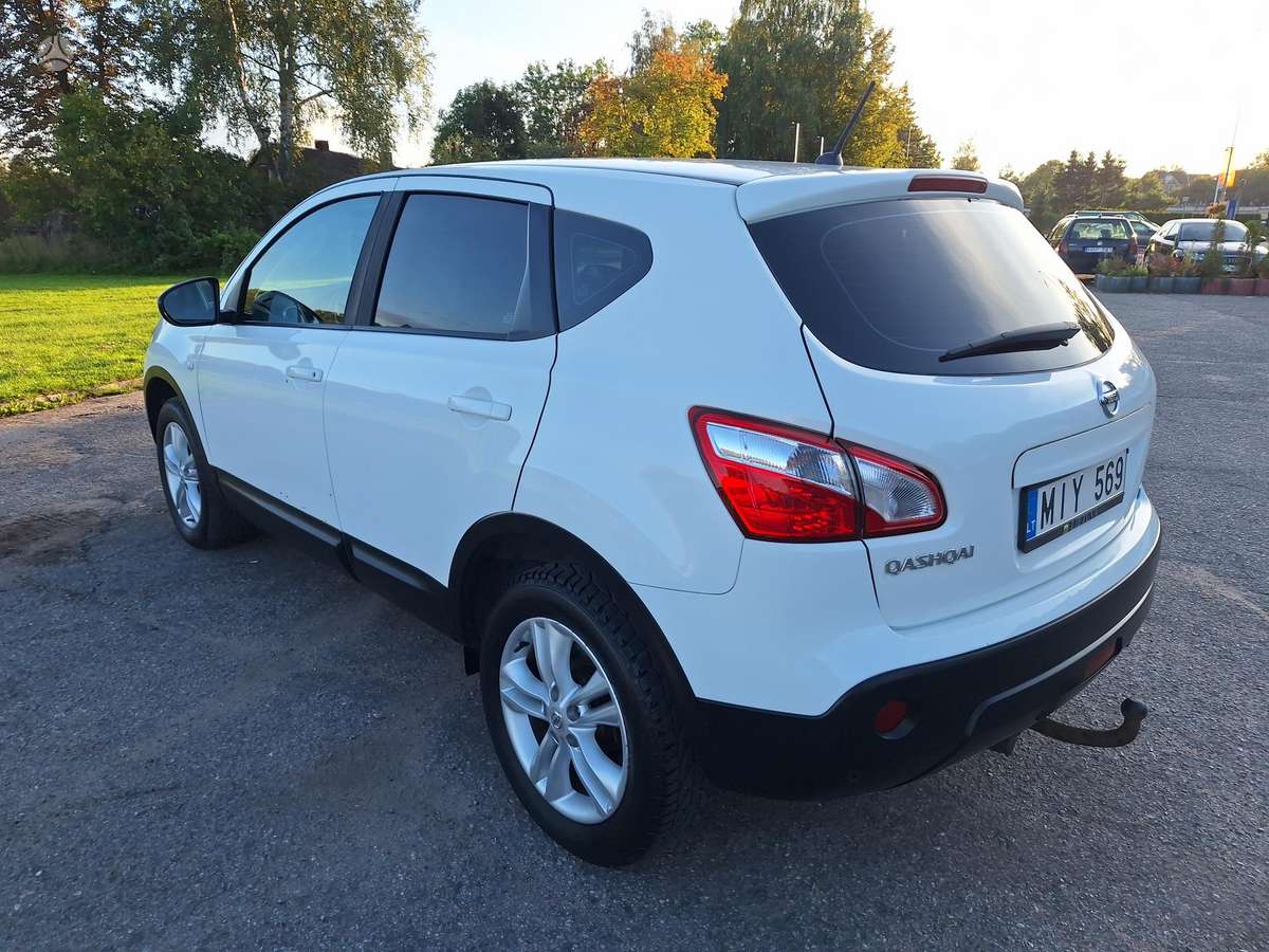 Nissan Qashqai 2011 — вигляд ззаду