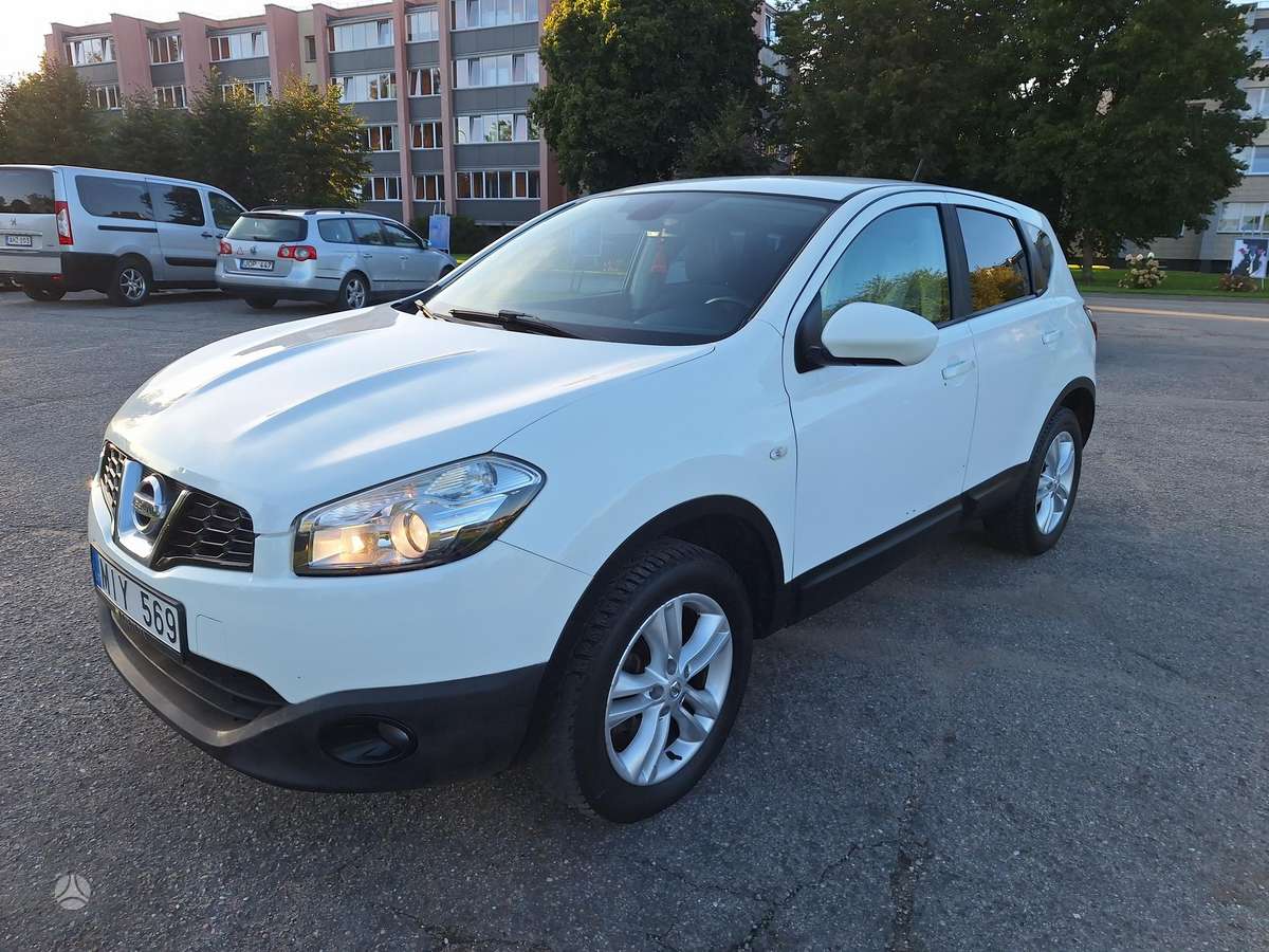 Nissan Qashqai 2011 — салон