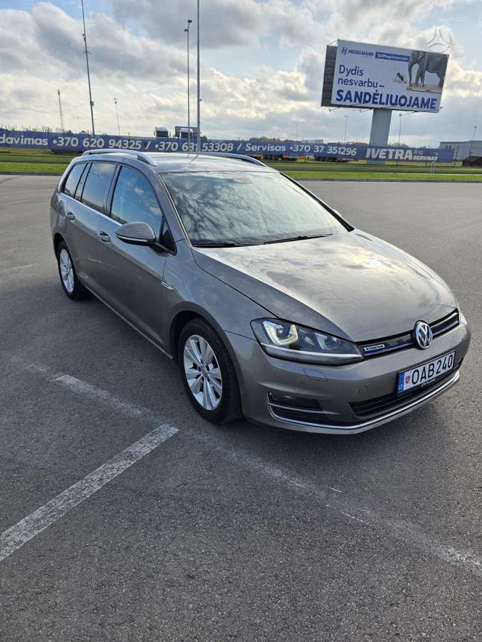 Volkswagen Golf 2015 — rear view