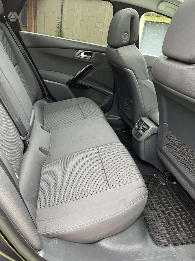 Peugeot 508 2011 — photo 12