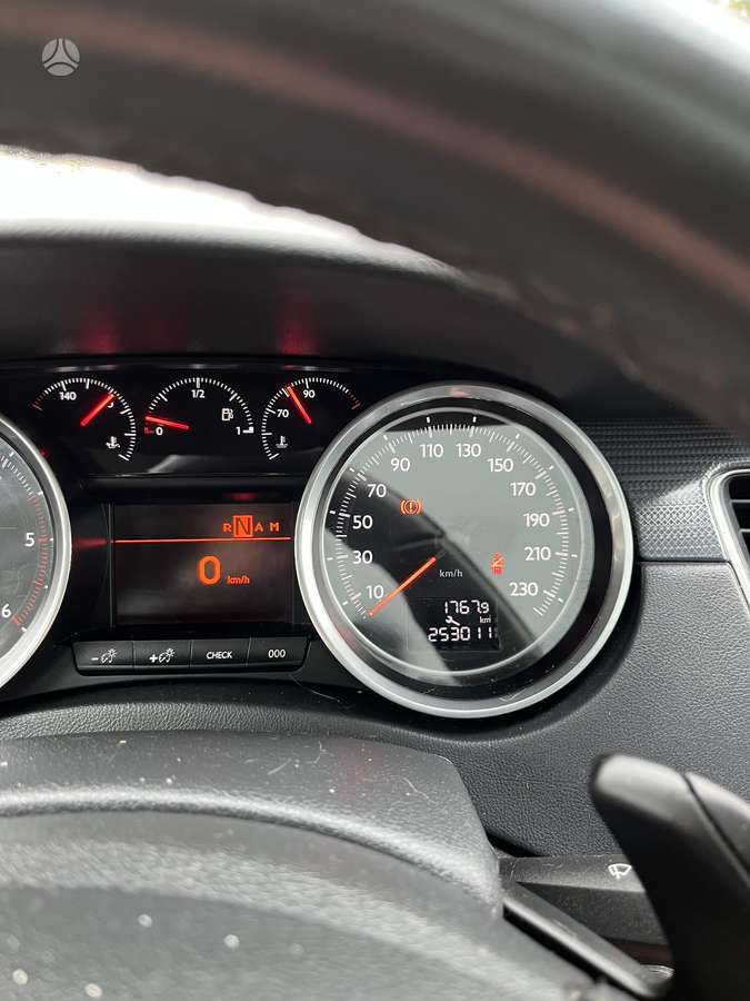 Peugeot 508 2011 — photo 15