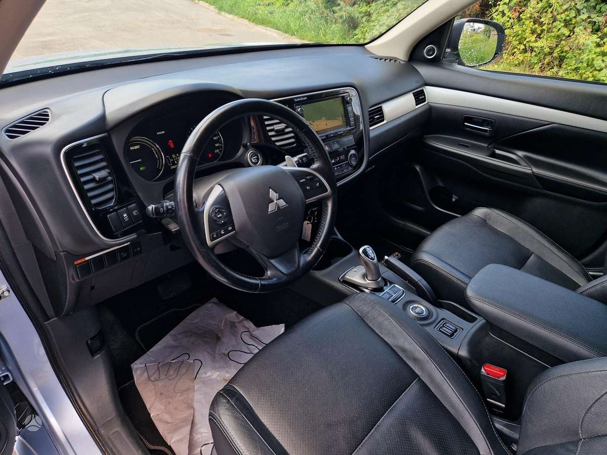Mitsubishi Outlander 2013 — photo 8
