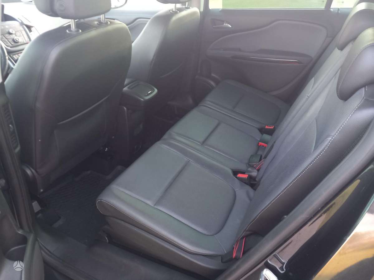 Opel Zafira 2013 — photo 11