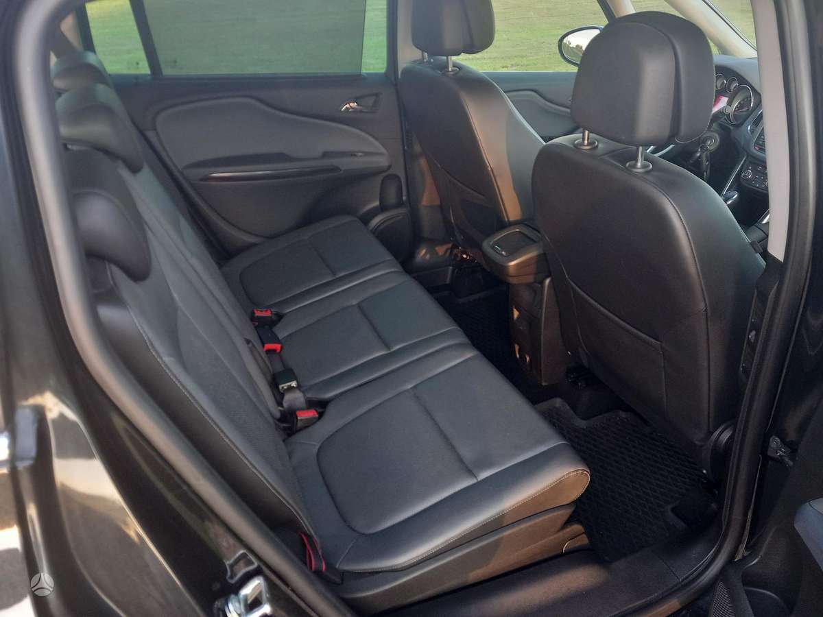 Opel Zafira 2013 — photo 12