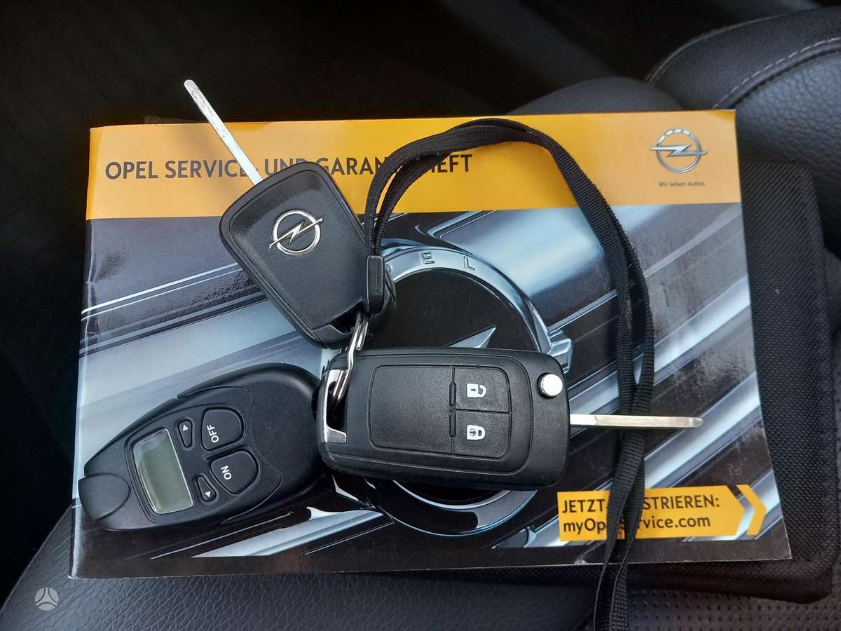 Opel Zafira 2013 — photo 20