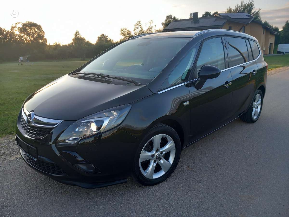 Opel Zafira 2013 — interior
