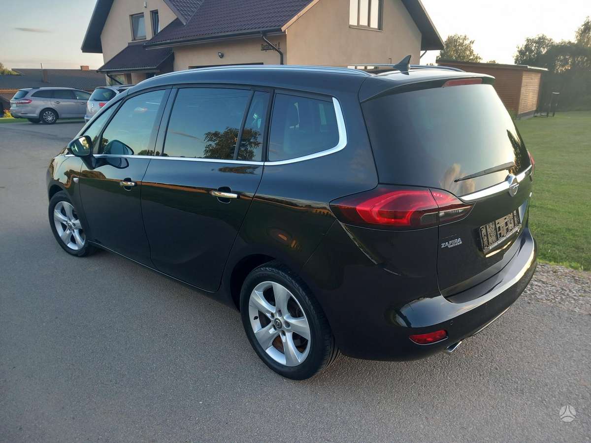 Opel Zafira 2013 — engine 1956 cm³, 165 HP (121kW)