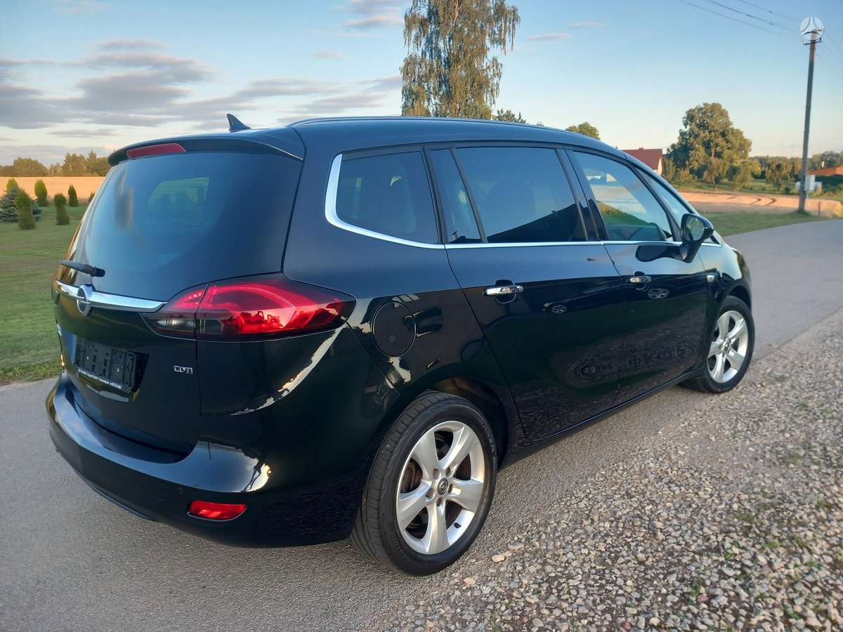 Opel Zafira 2013 — photo 6