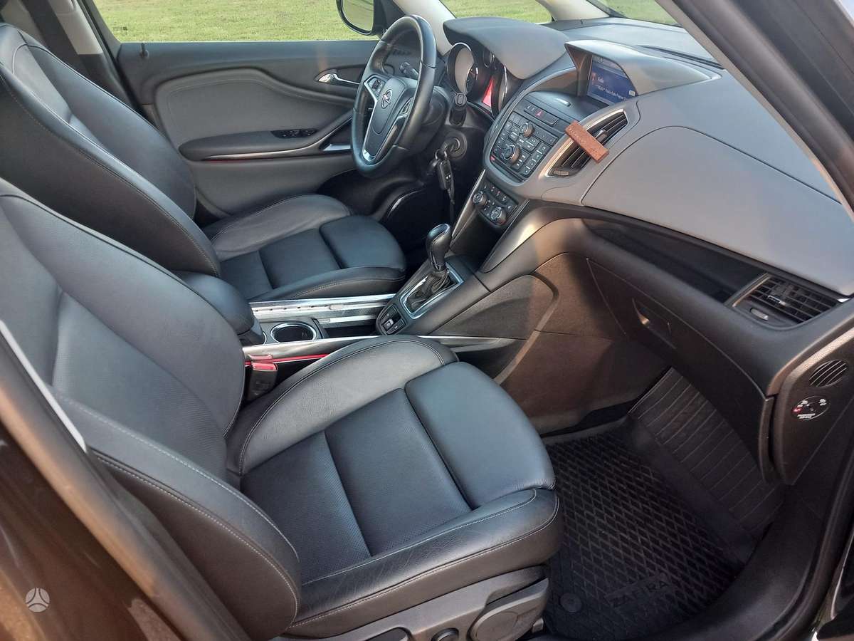 Opel Zafira 2013 — photo 9