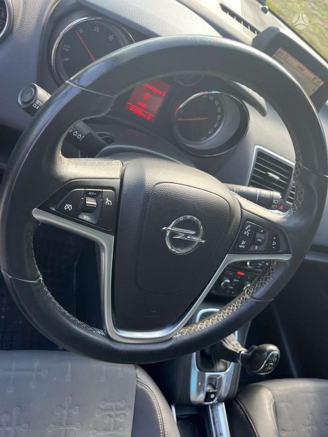 Opel Meriva 2013 — фото 19