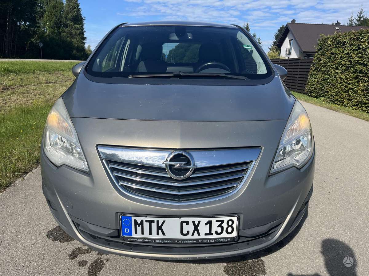 Opel Meriva 2013 — вигляд ззаду