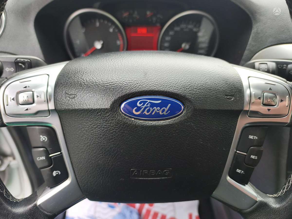 Ford Galaxy 2014 — фото 13