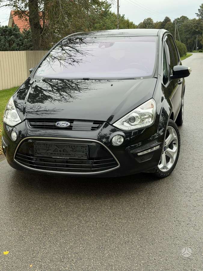 Ford S-MAX 2013 — вигляд ззаду