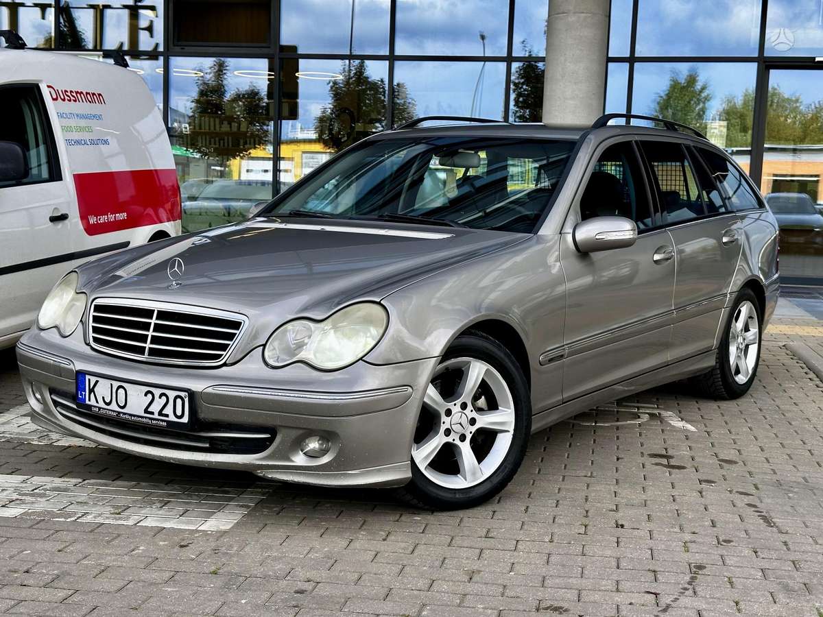 Mercedes-Benz C200 2004 — вигляд ззаду