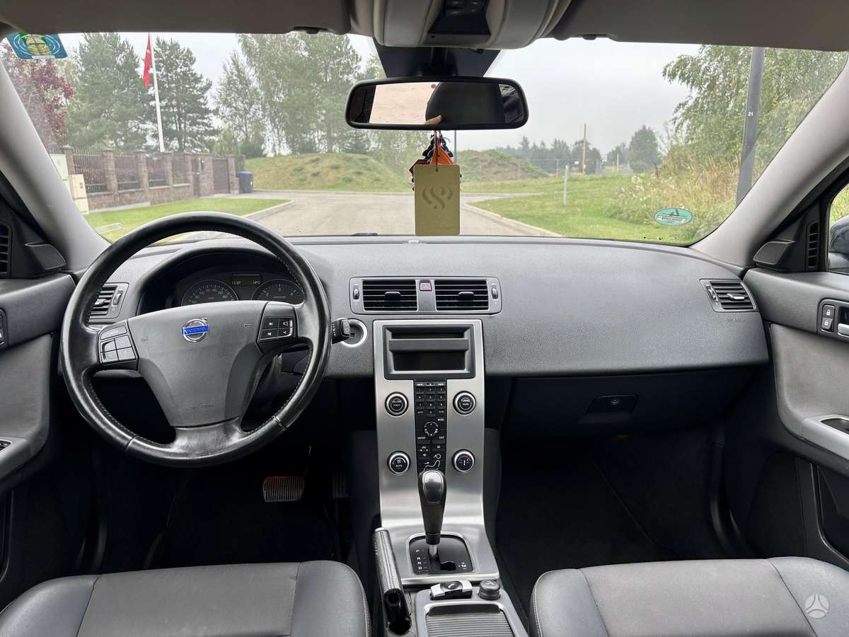 Volvo V50 2009 — photo 9