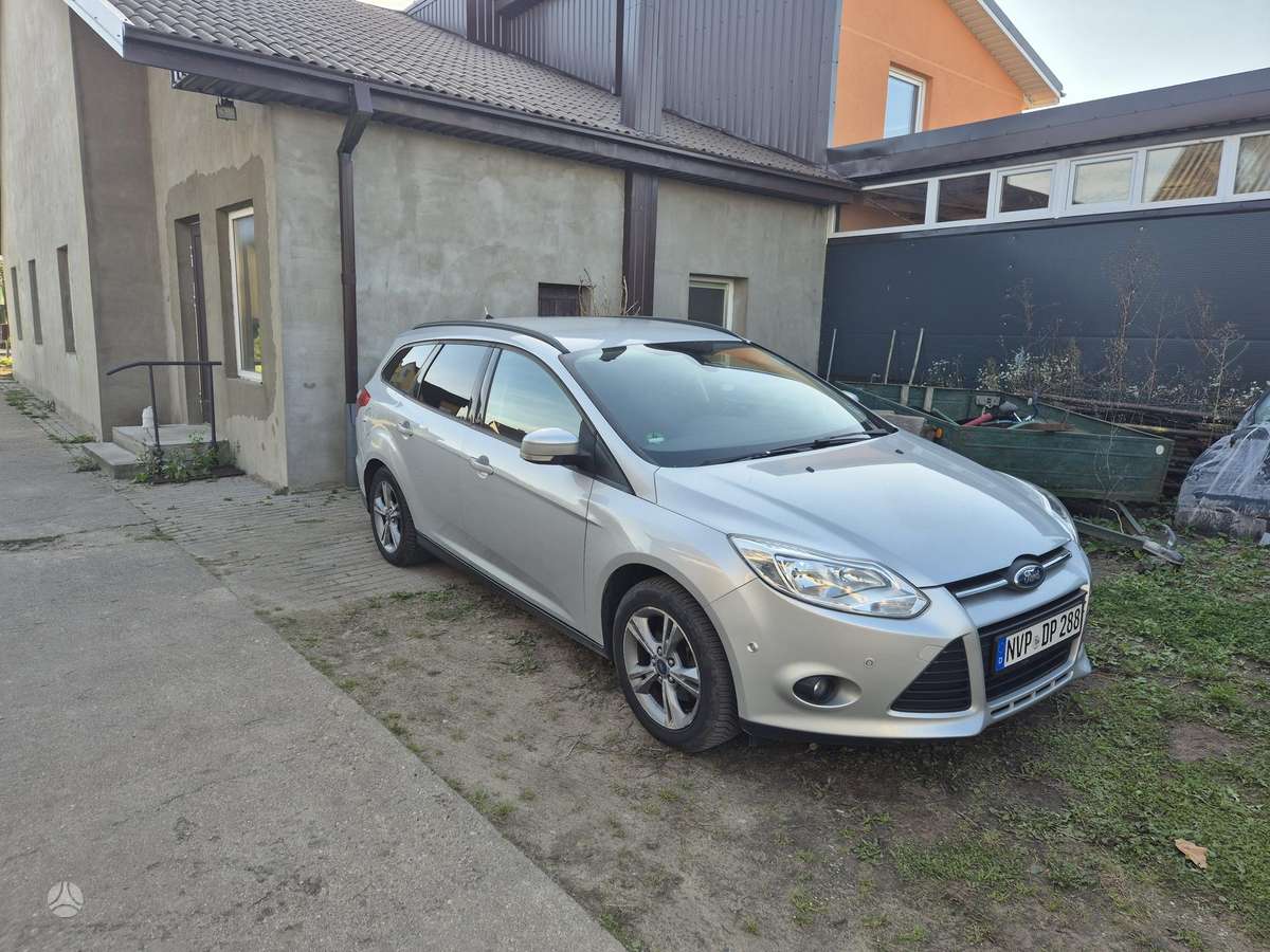 Ford Focus 2013 — interior