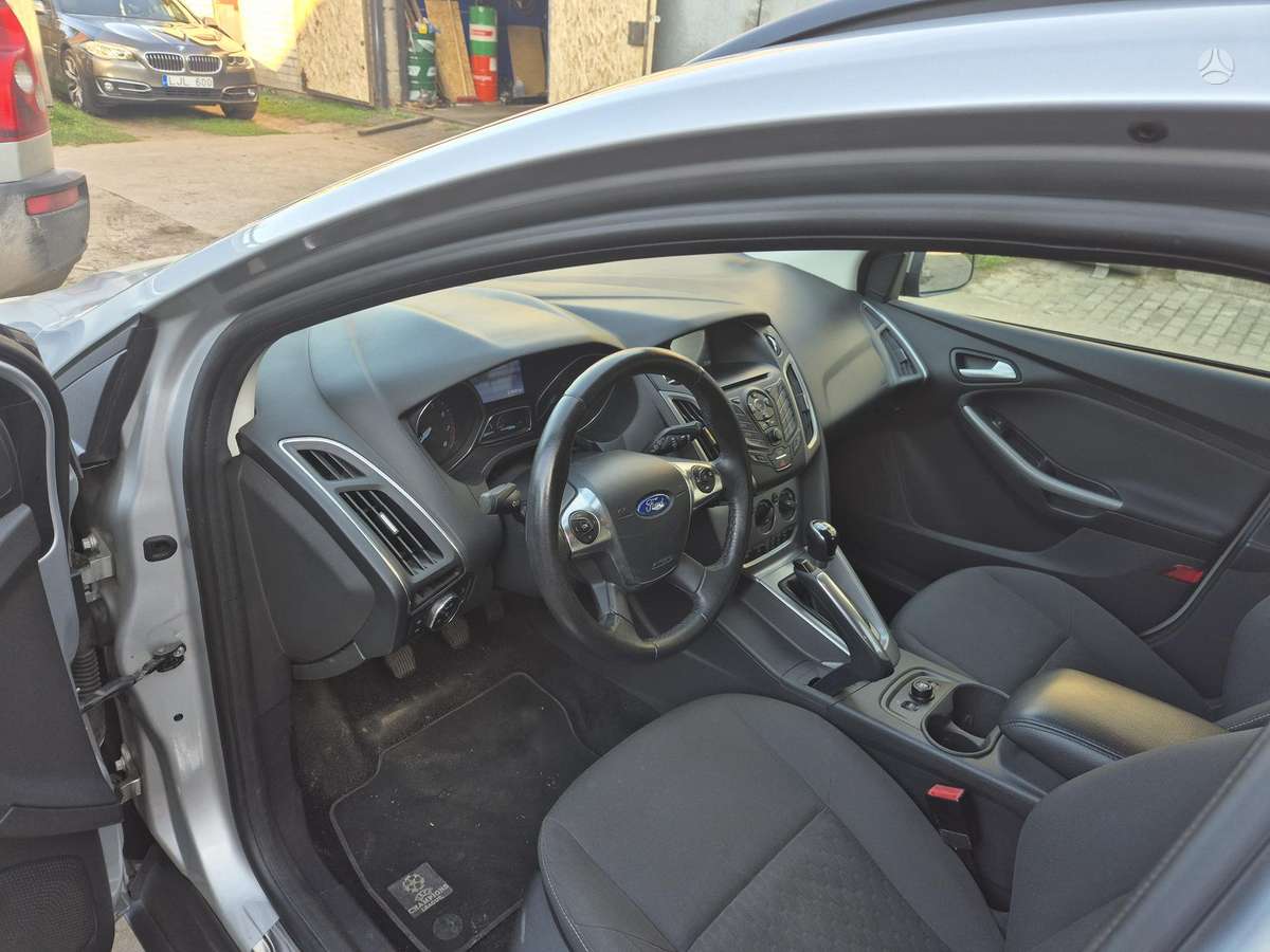 Ford Focus 2013 — engine 999 cm³, 125 HP (92kW)