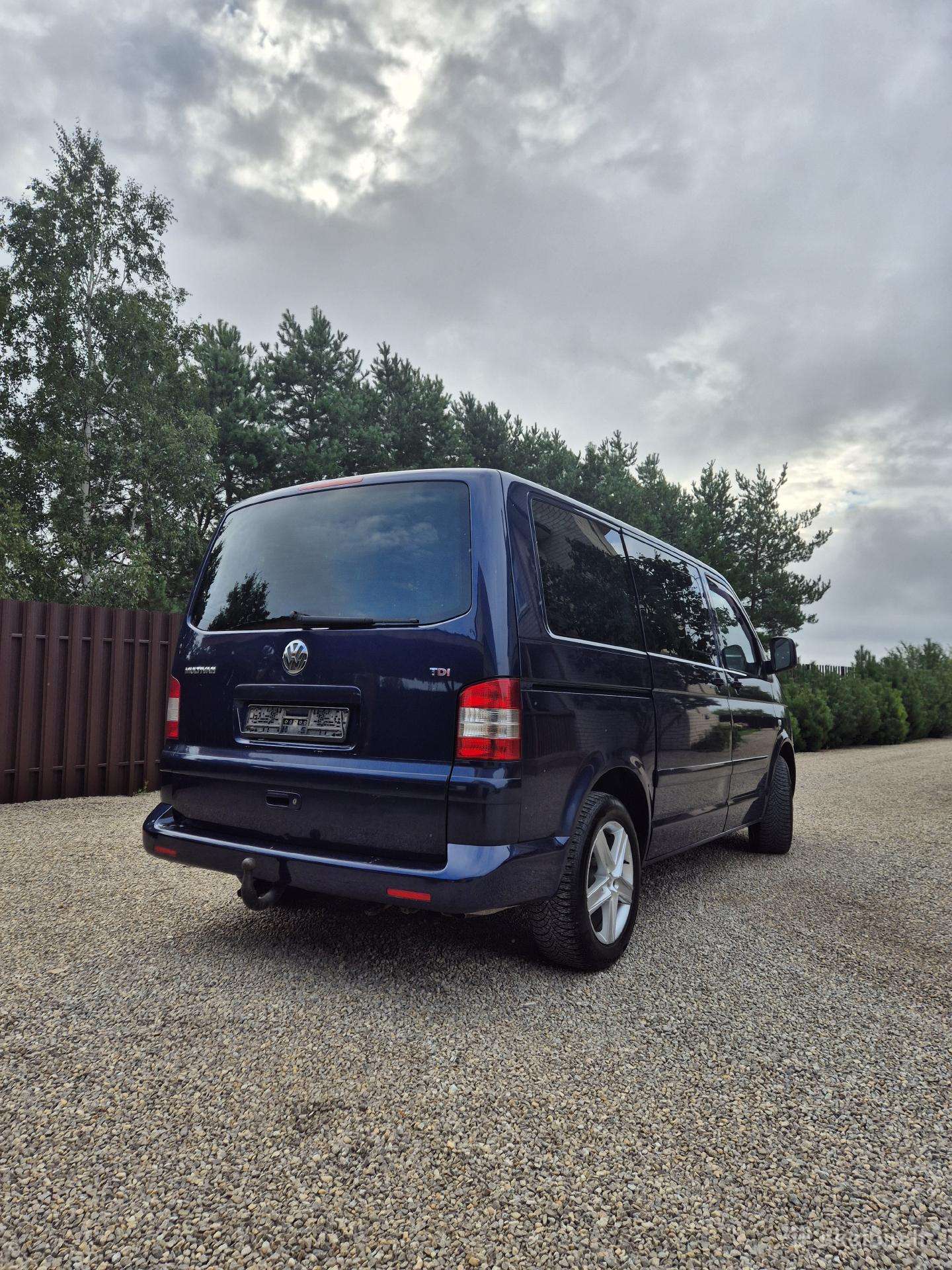 Volkswagen Multivan 2004 — interior