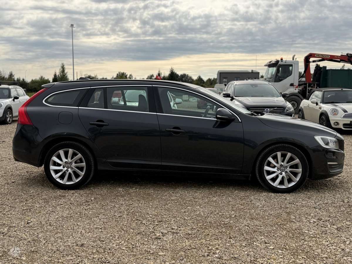 Volvo V60 2014 — двигун 1969 cm³, 181 HP (133kW)