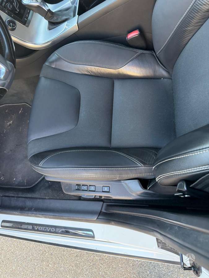 Volvo V60 2012 — photo 15