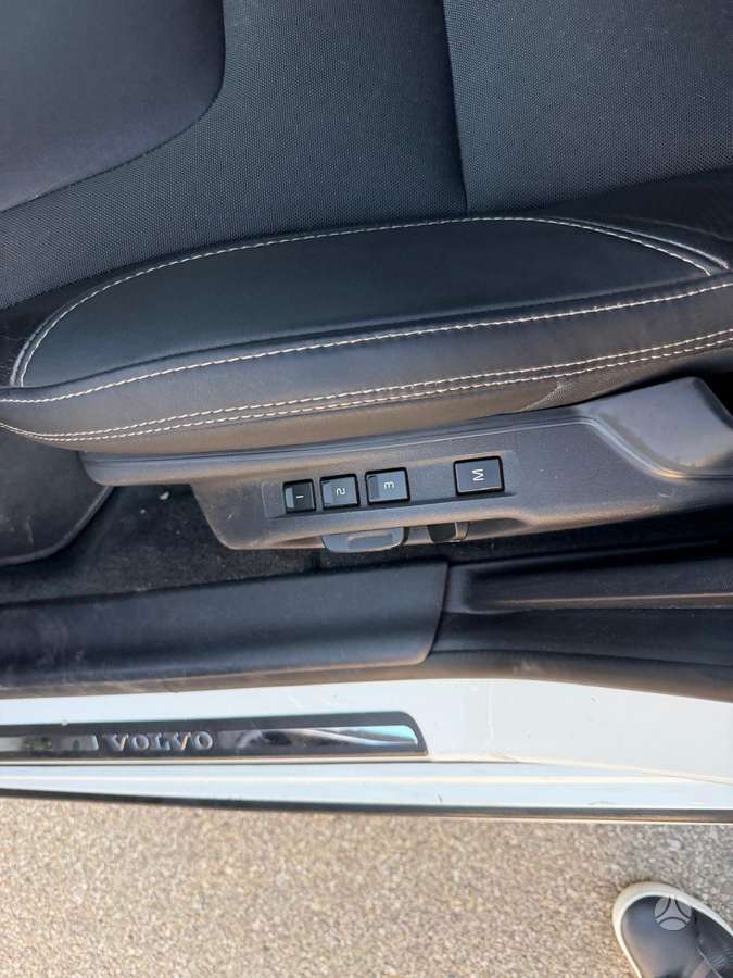 Volvo V60 2012 — photo 16
