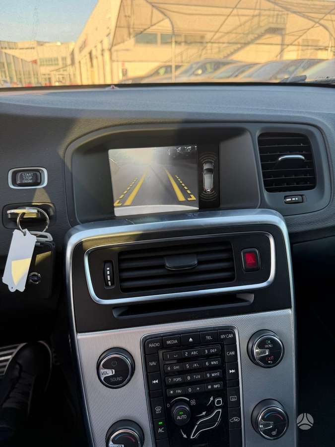 Volvo V60 2012 — photo 18