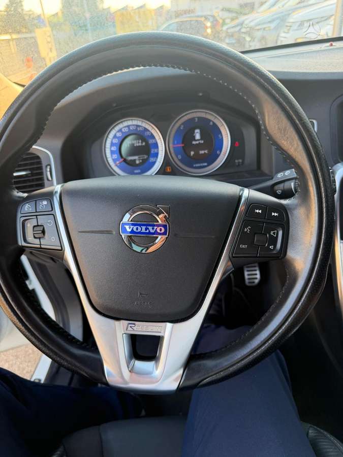 Volvo V60 2012 — photo 19