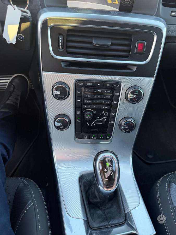 Volvo V60 2012 — photo 20