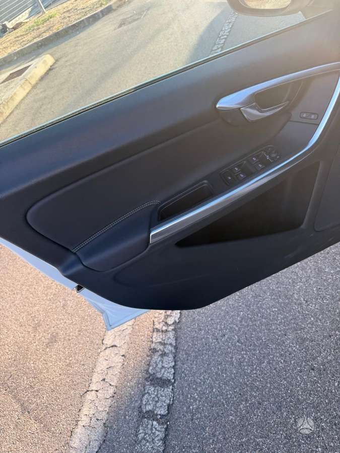Volvo V60 2012 — photo 22