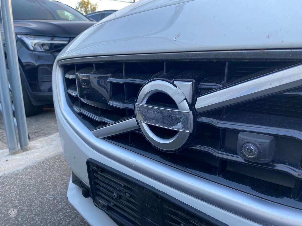Volvo V60 2012 — photo 8