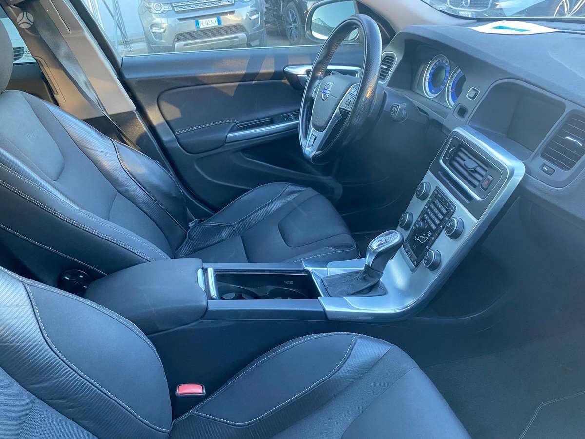 Volvo V60 2012 — photo 9