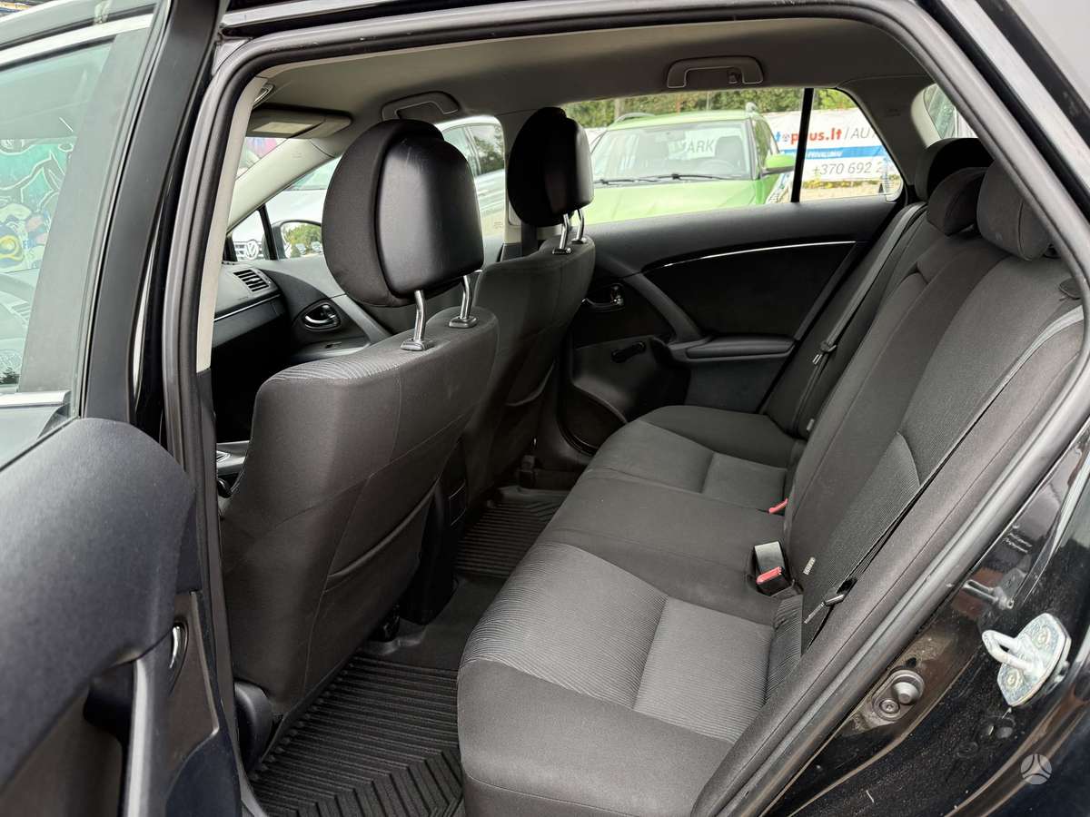 Toyota Avensis 2010 — photo 10