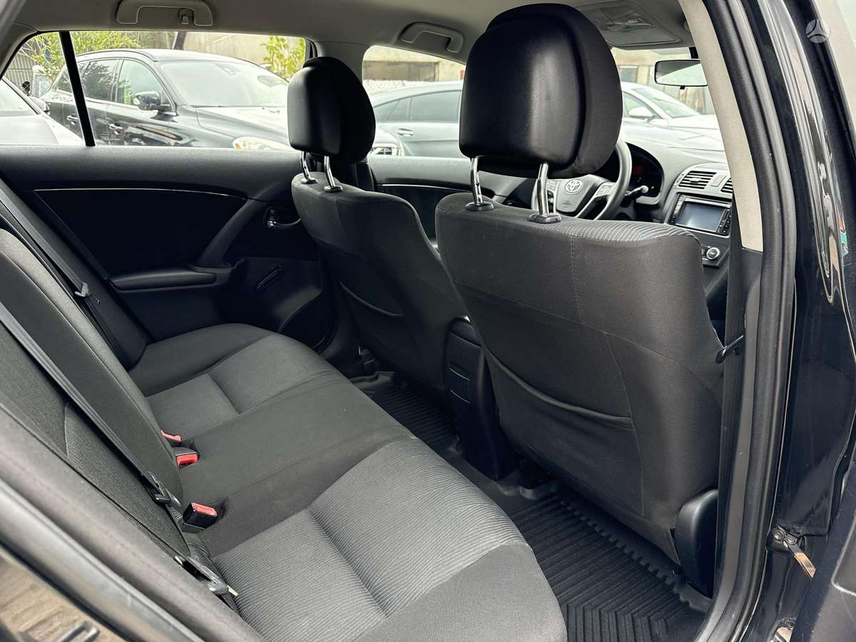 Toyota Avensis 2010 — photo 11