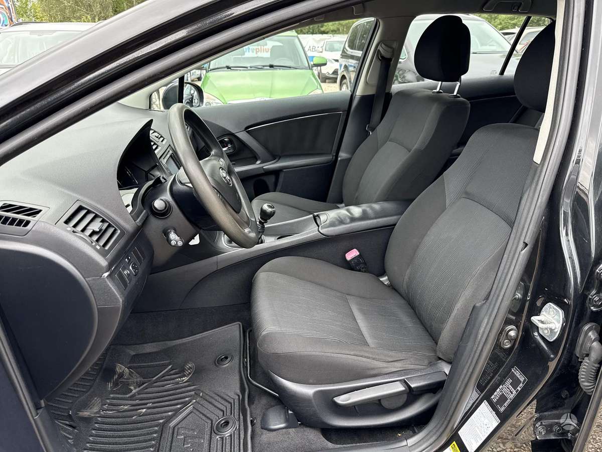 Toyota Avensis 2010 — photo 8