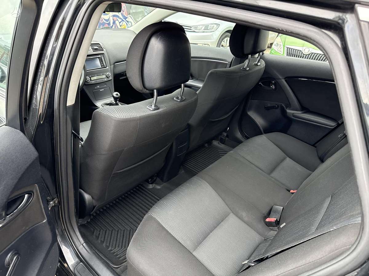 Toyota Avensis 2010 — photo 9