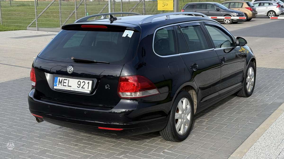 Volkswagen Golf 2012 — rear view