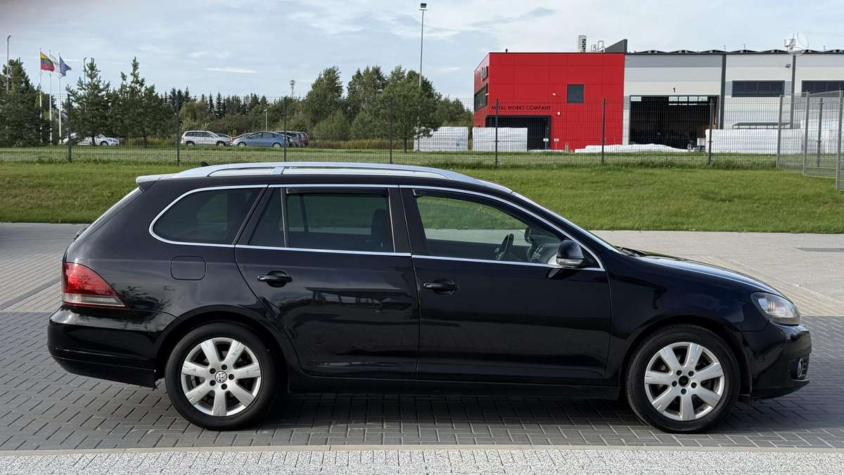 Volkswagen Golf 2012 — interior